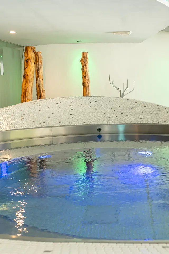 Wellness_Thermal_Roemerbad_Bad_Kleinkirchheim_Sommer__c__Mathias_Praegant_MBN_Tourismus__3_.jpg