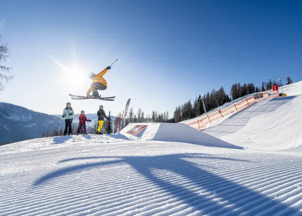 Skifahren_Familie_Bad_Kleinkirchheim_Winter__c_Mathias_Praegant_MBN_Tourismus__2_.jpg