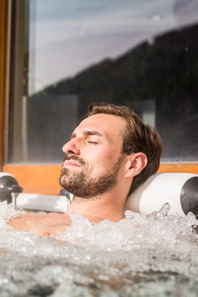 web_relaxliegen_aussichtsbecken_sommer_c_bad_kleinkirchheimer_bergbahnen.jpg